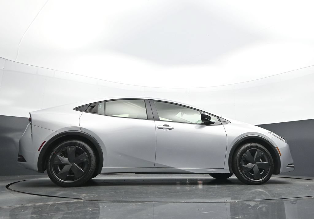 Used 2025 Toyota Prius LE FWD image 33