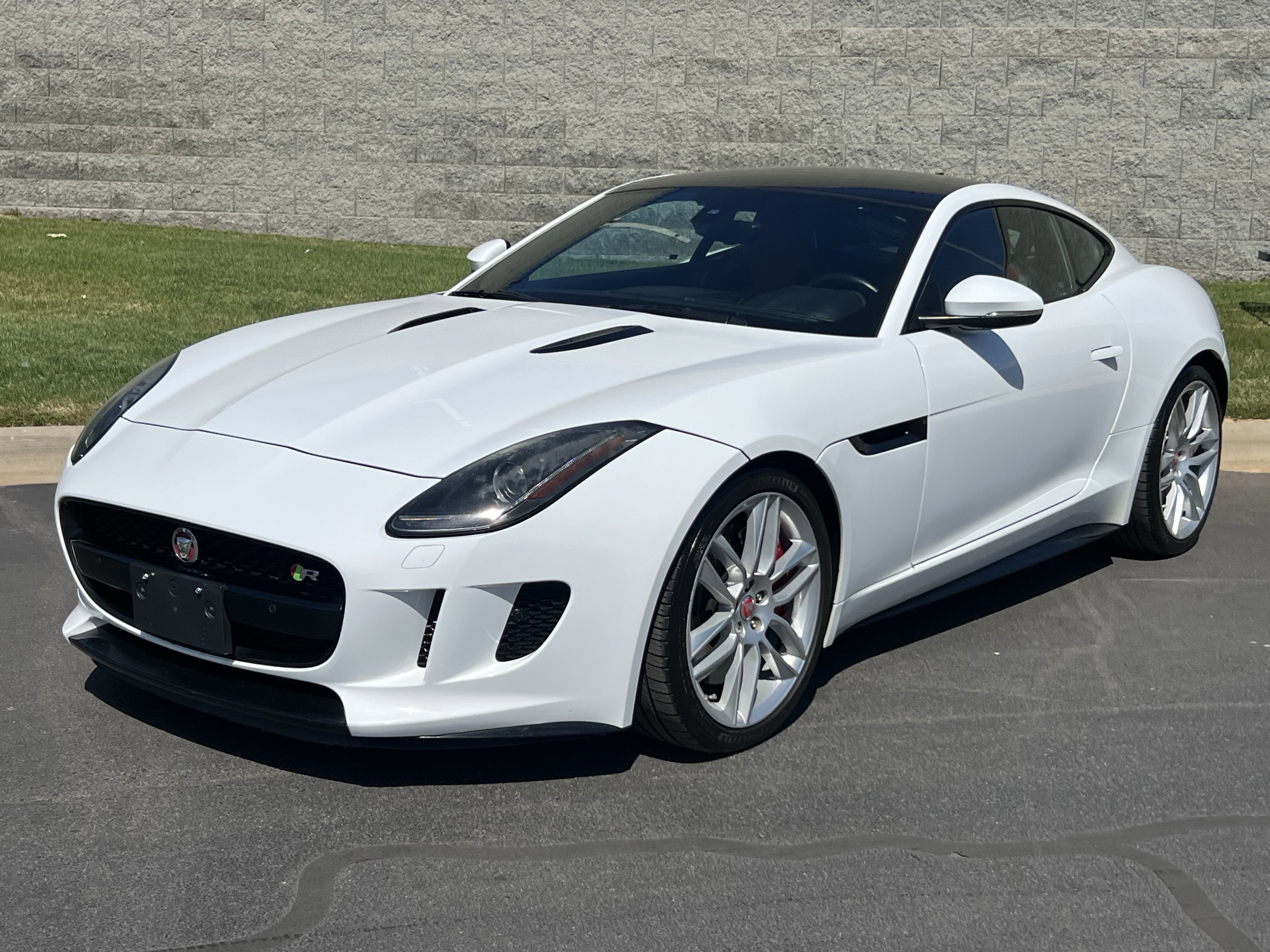 Used 2015 Jaguar F-TYPE R image 1