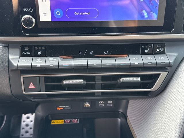 Used 2025 Toyota Camry SE w/ Convenience Package FWD image 28