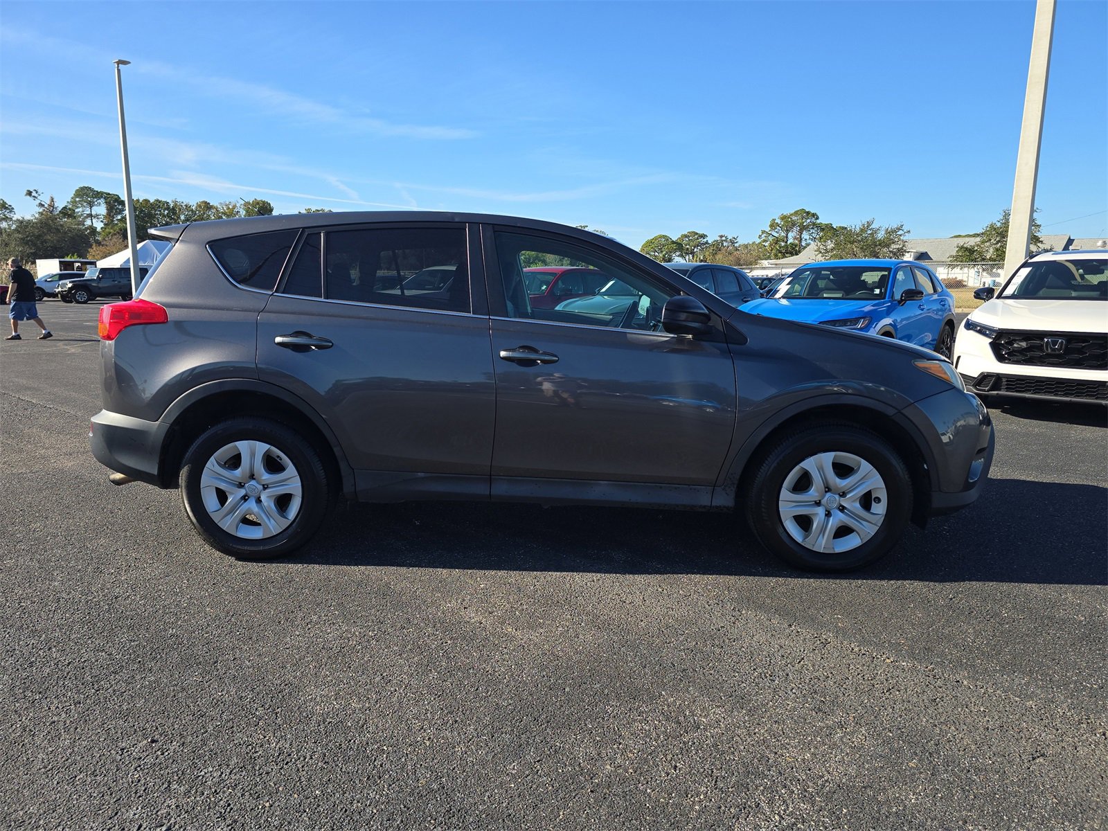 Used 2013 Toyota RAV4 LE image 3