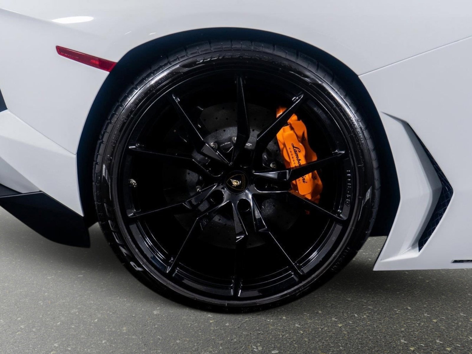 Used 2015 Lamborghini Aventador LP 700-4 image 7