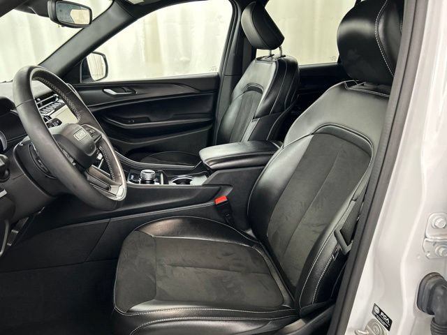 Used 2024 Jeep Grand Cherokee Altitude AWD/4WD image 6