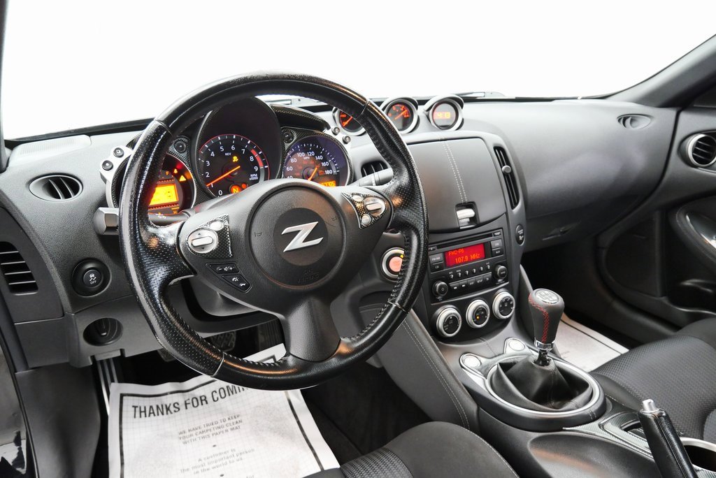 Used 2016 Nissan 370Z w/ Sport Package image 13