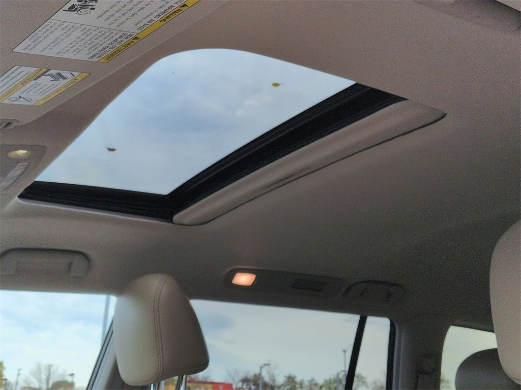 Used 2024 Nissan Armada SL w/ Captain's Chairs Package image 15