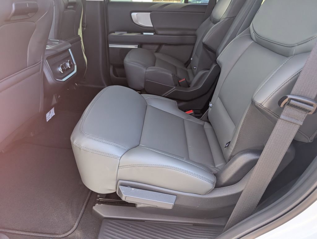 New 2026 Ford Expedition Active image 7