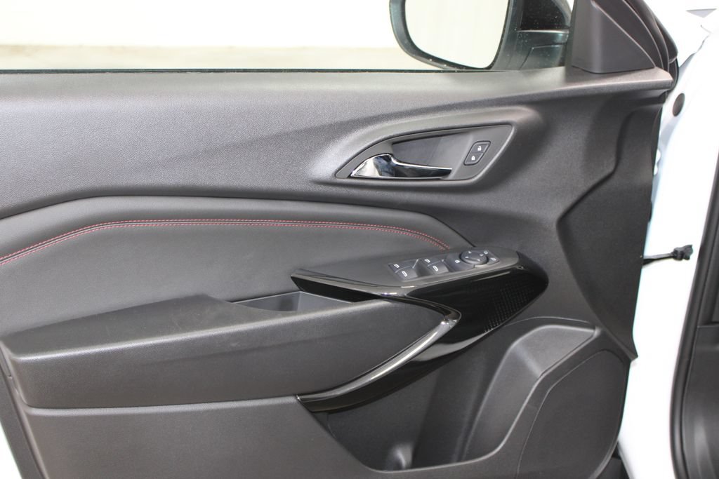 New 2026 Chevrolet Trax RS w/ Sunroof Package FWD image 18