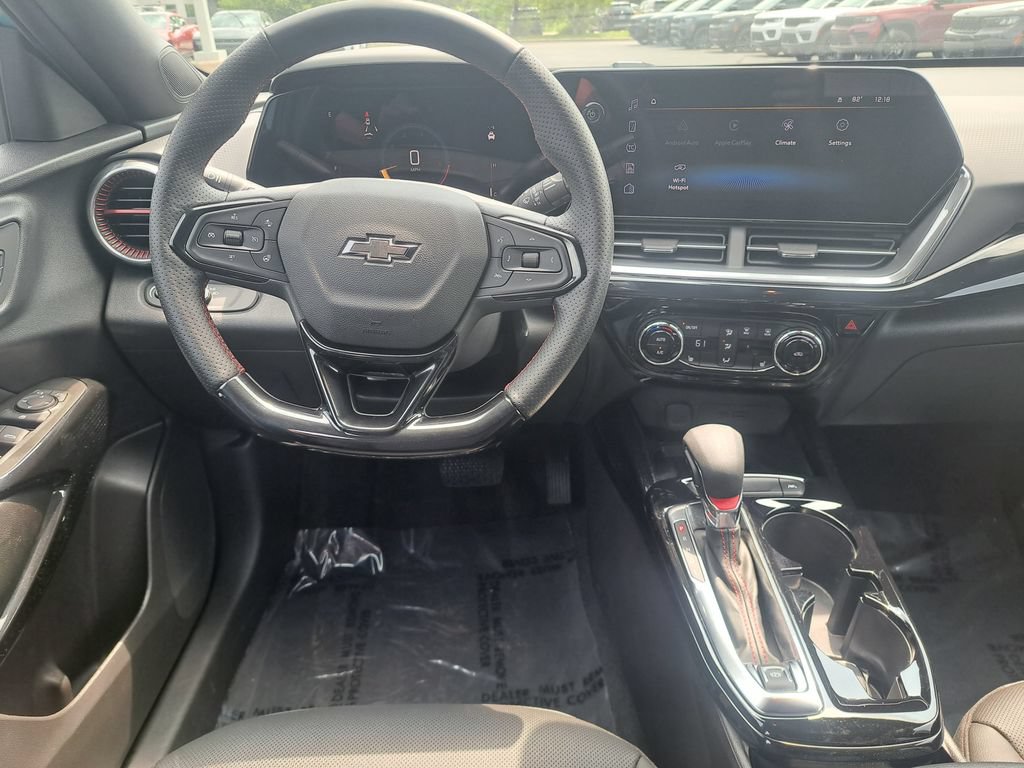 Used 2025 Chevrolet Trax RS w/ Sunroof Package FWD image 12