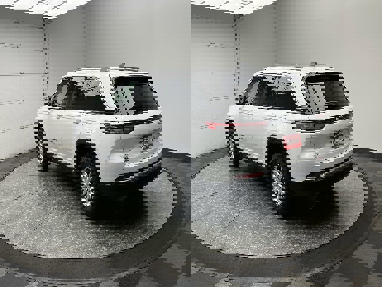 Used 2023 Jeep Grand Cherokee Laredo video 2