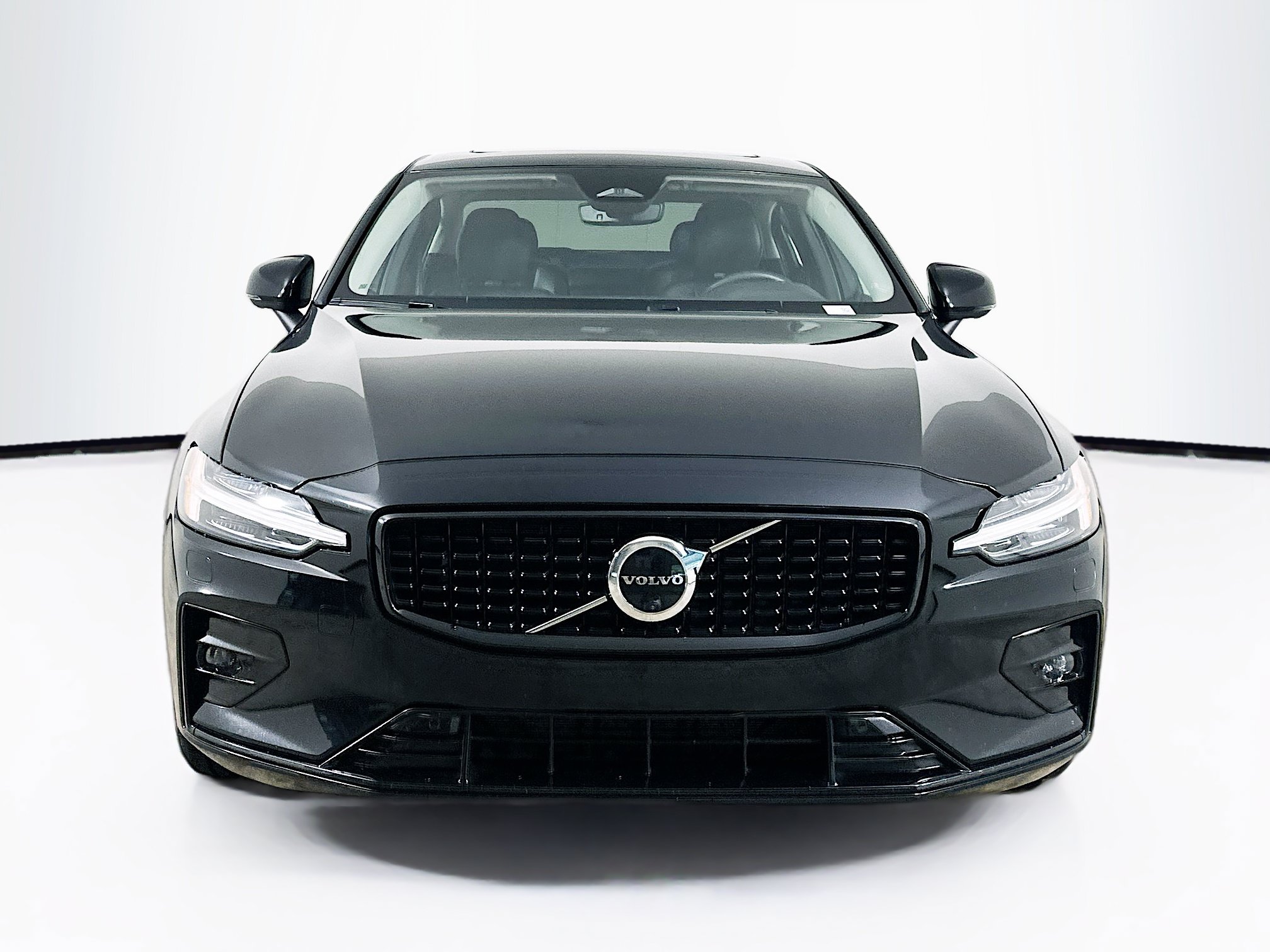 Used 2023 Volvo S60 B5 Plus FWD image 2