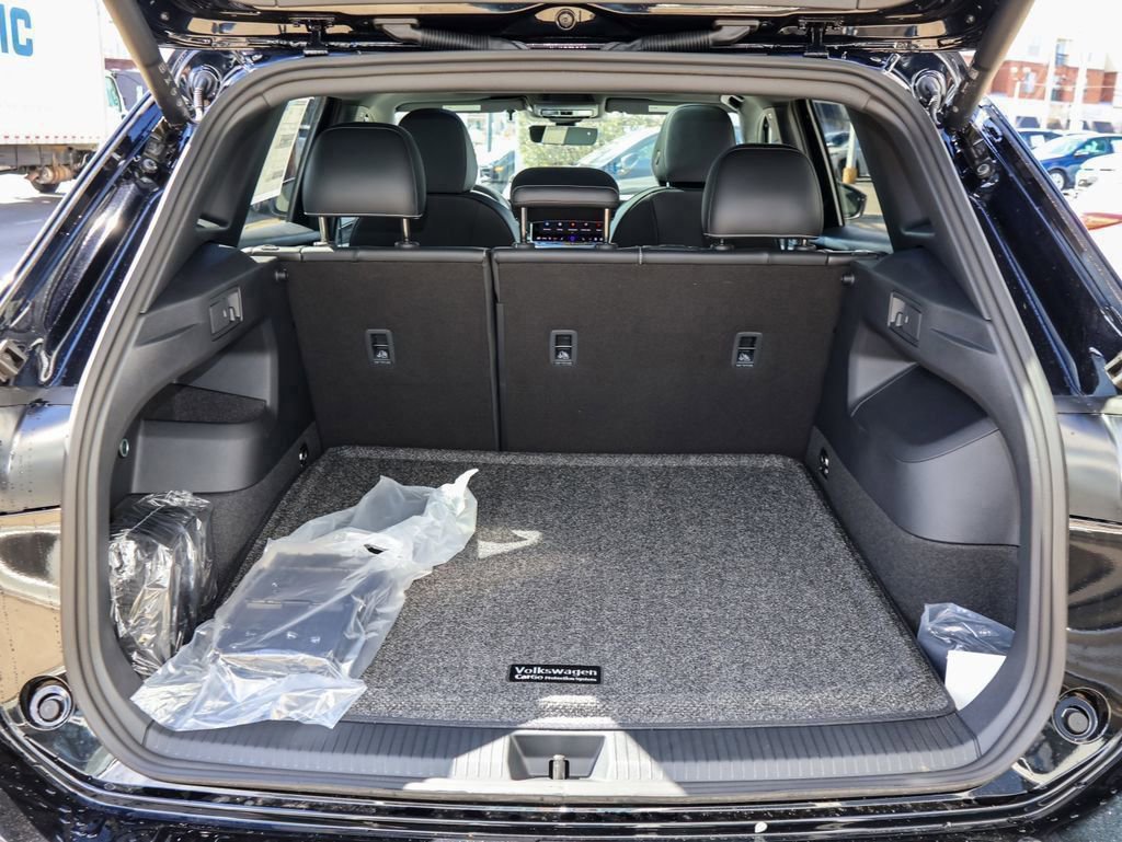 New 2026 Volkswagen Tiguan SE R-Line image 10