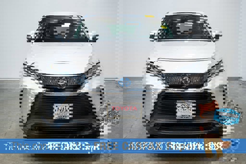 Used 2023 Toyota Venza LE image 2