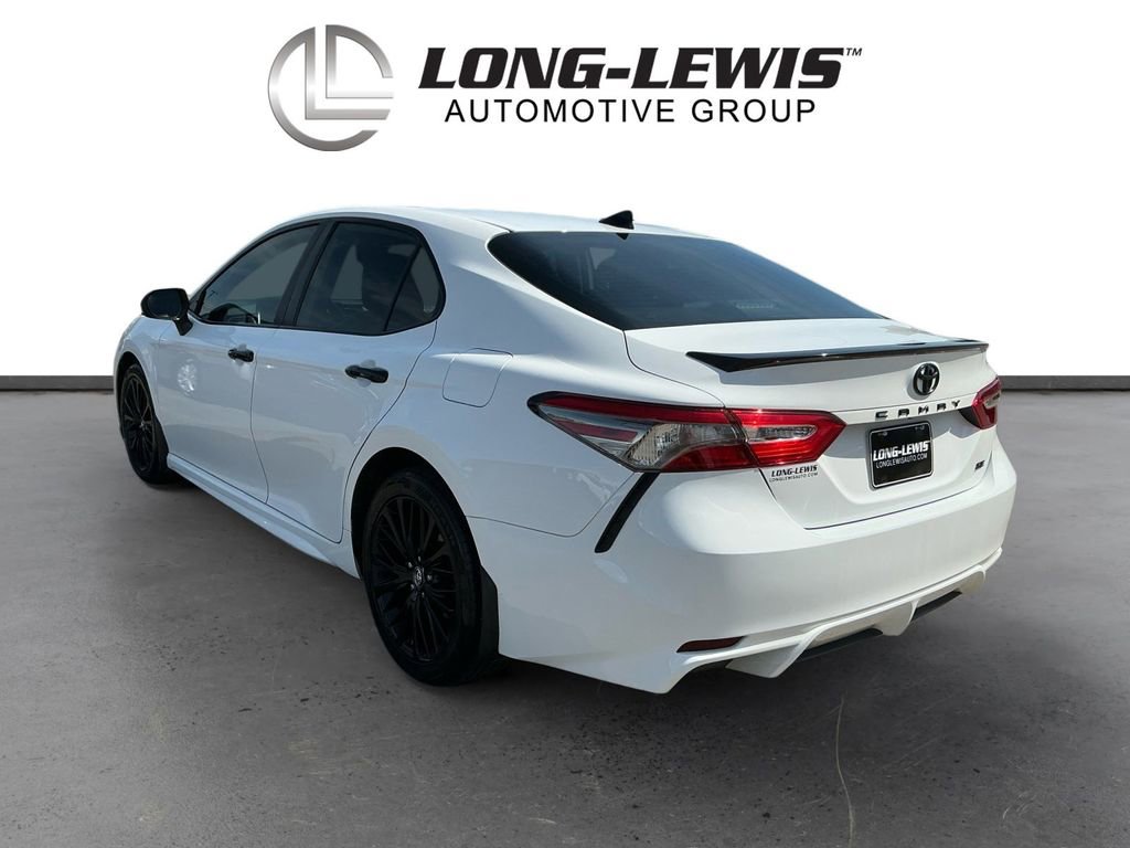 Used 2019 Toyota Camry SE image 4