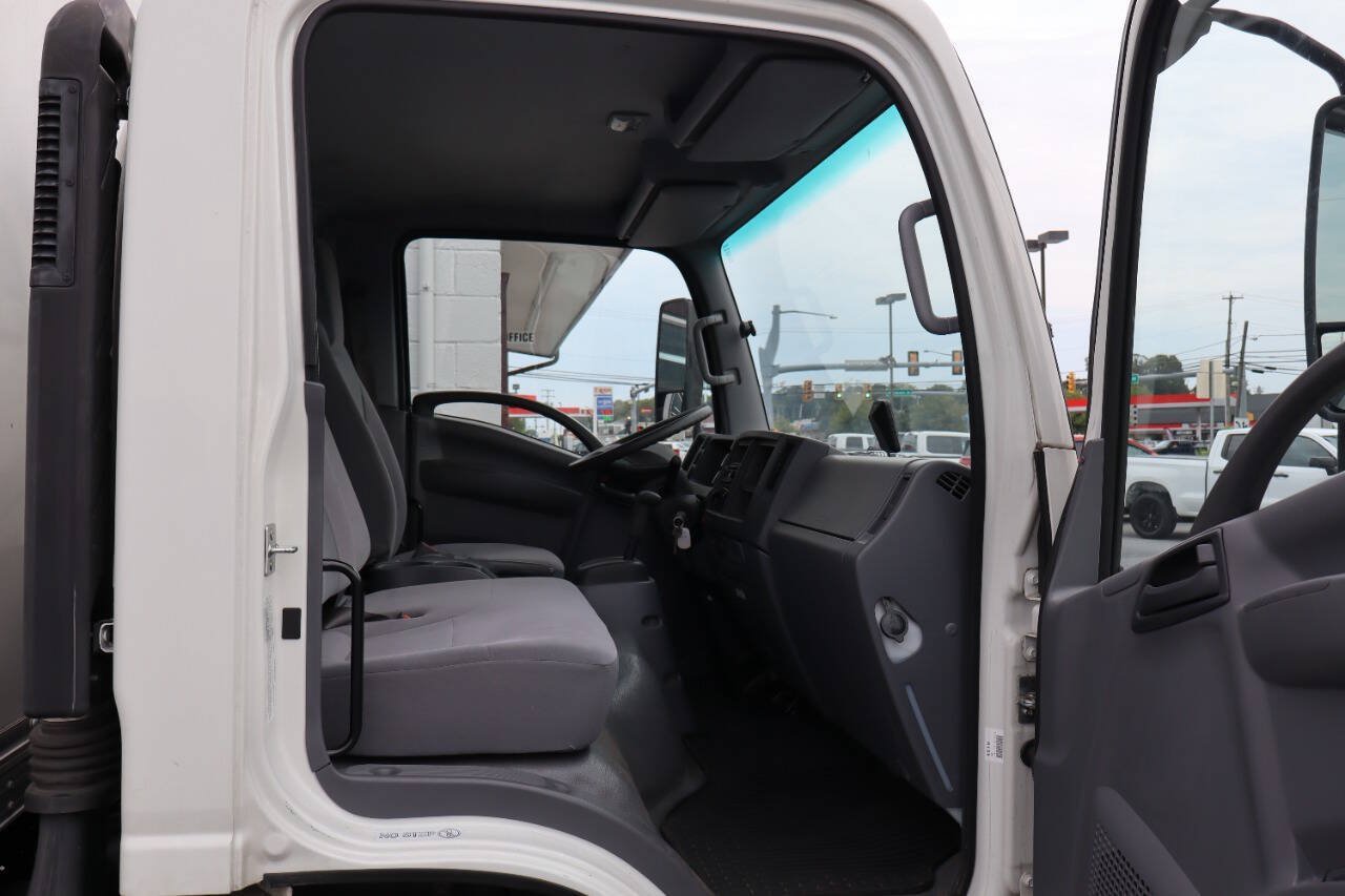 Used 2021 Isuzu NPR RWD image 6