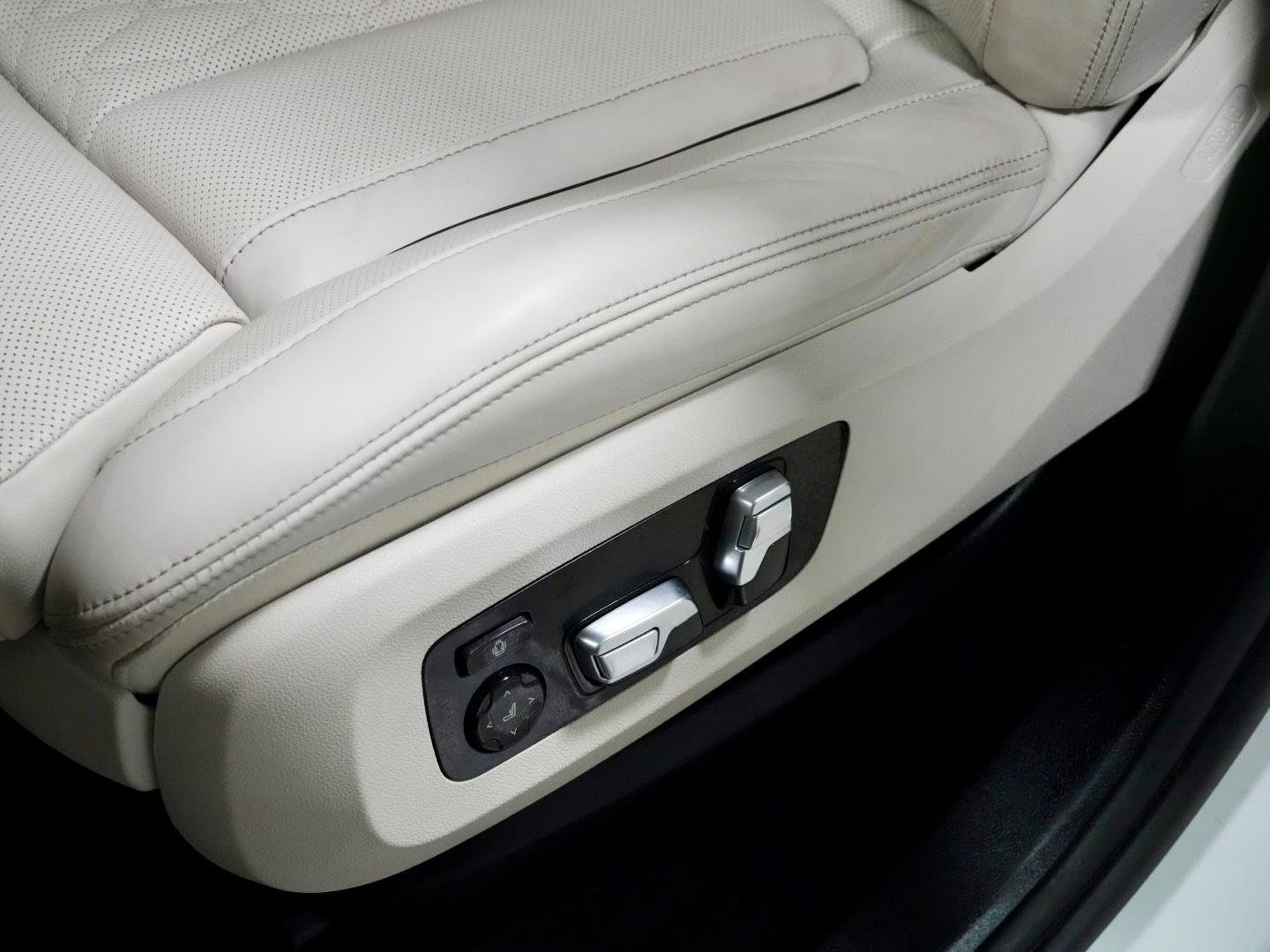 Certified 2024 BMW X7 xDrive40i w/ Executive Package image 37