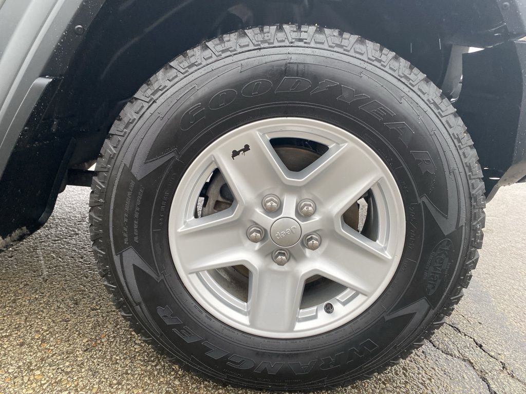 Used 2020 Jeep Gladiator Sport w/ Quick Order Package 24S image 9