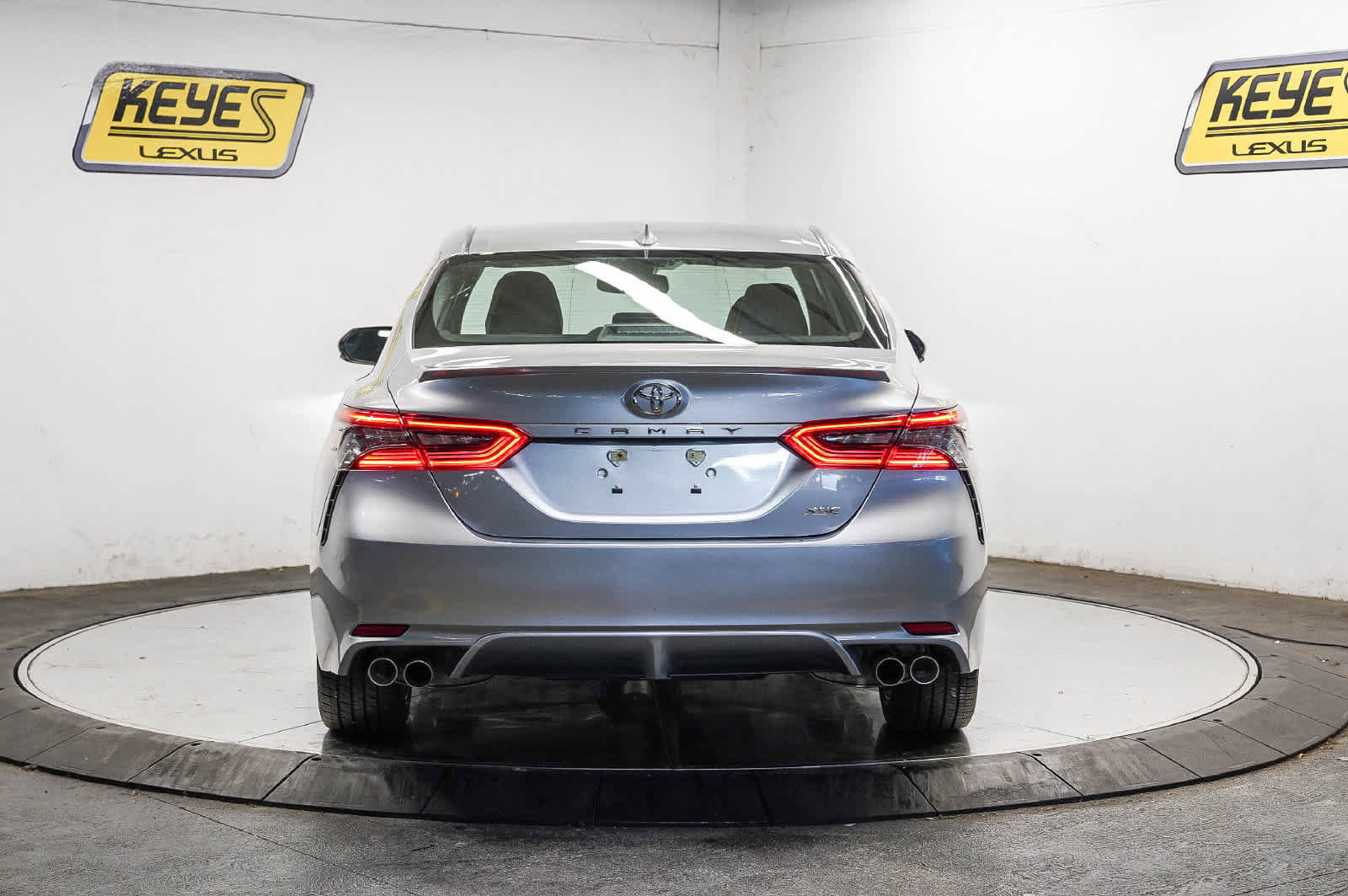 Used 2024 Toyota Camry XSE FWD image 3