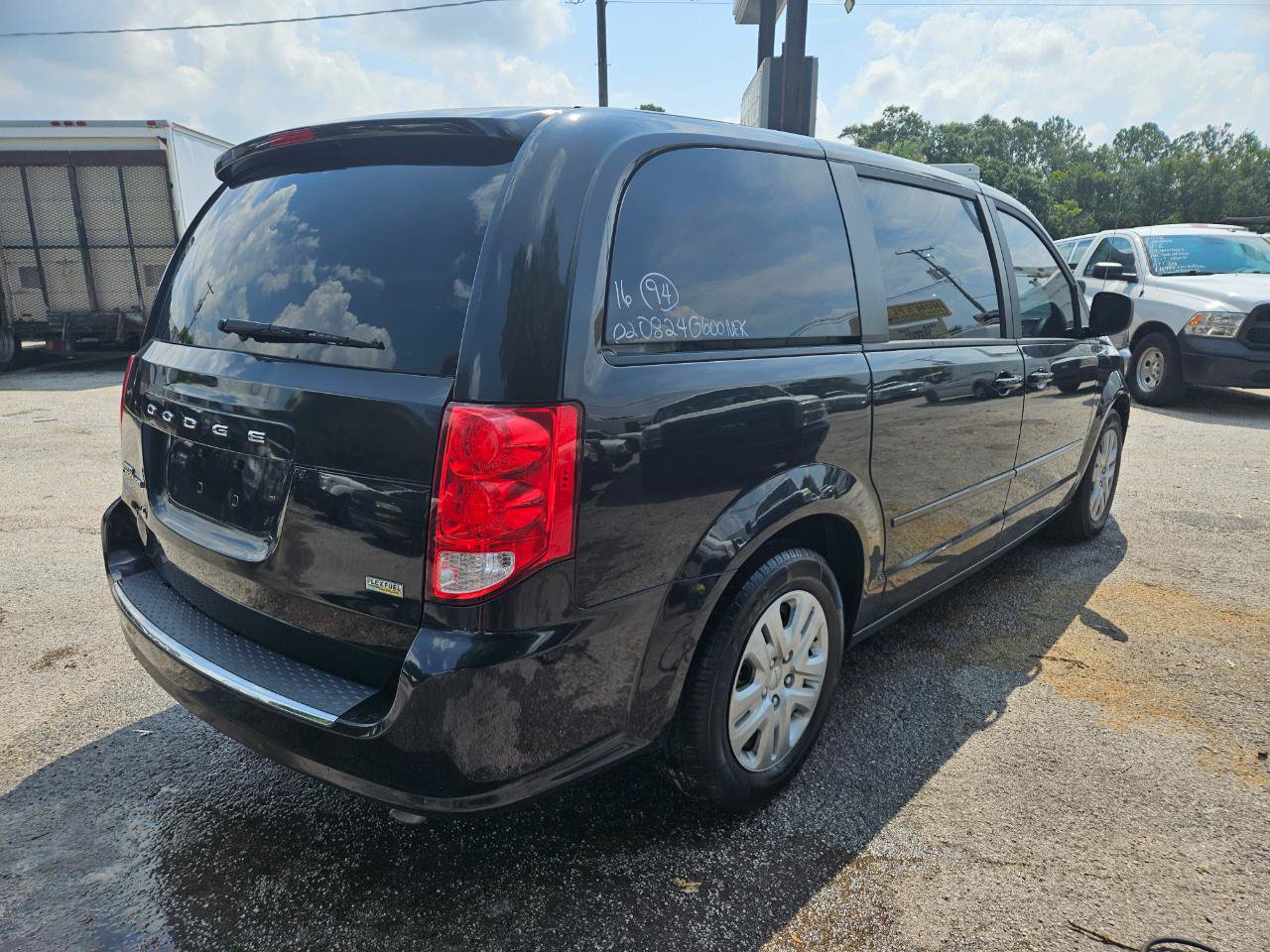 Used 2016 Dodge Grand Caravan SE w/ Quick Order Package 29E SE FWD image 3