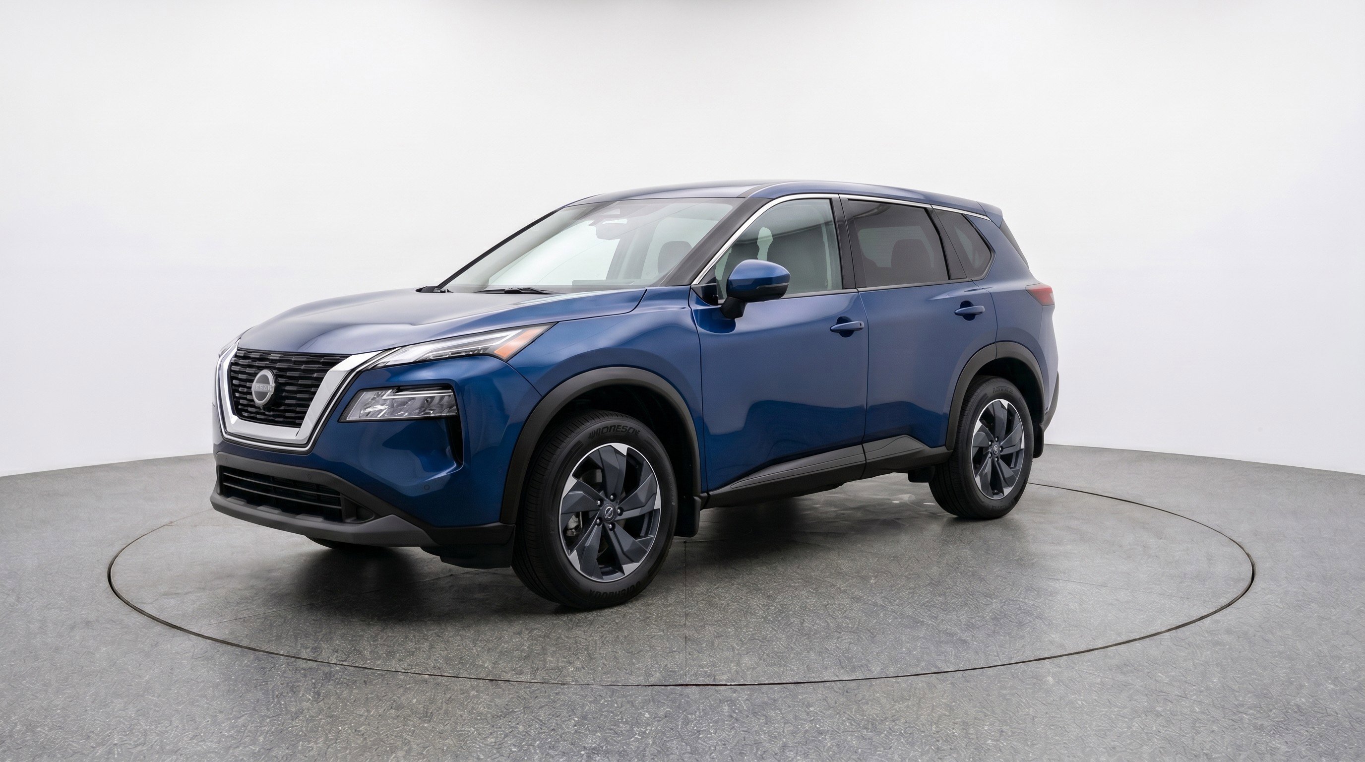 Used 2025 Nissan Rogue SV AWD/4WD image 3