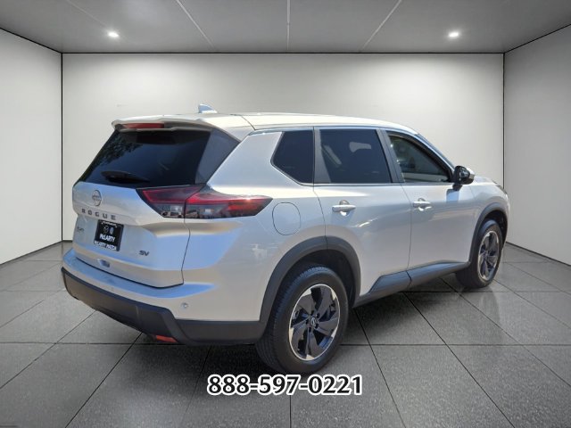 Used 2024 Nissan Rogue SV FWD image 5