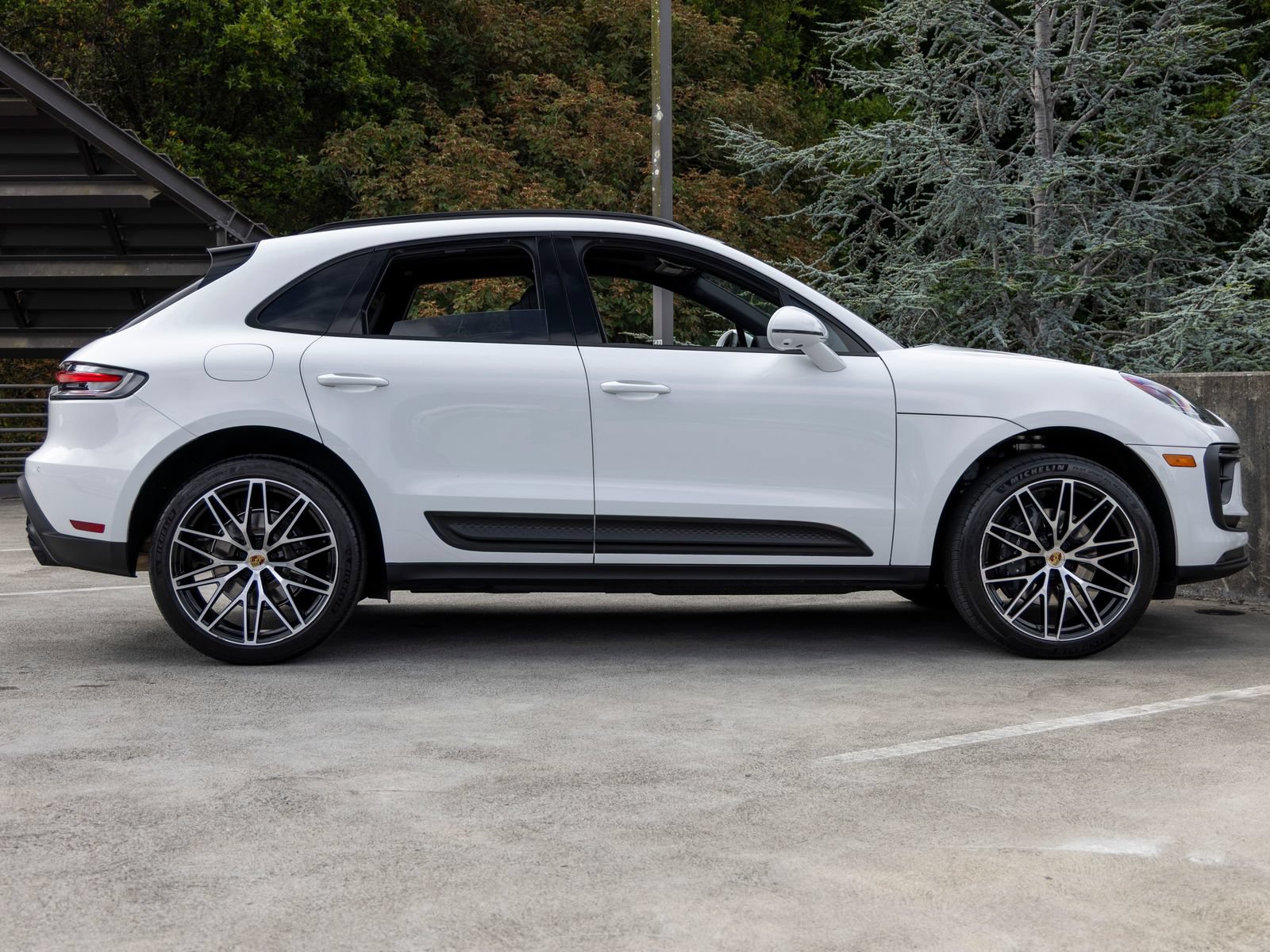 Certified 2026 Porsche Macan AWD/4WD image 12