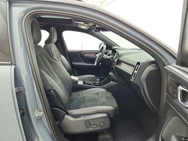 Certified 2022 Volvo XC40 T5 R-Design w/ Advanced Package image 14