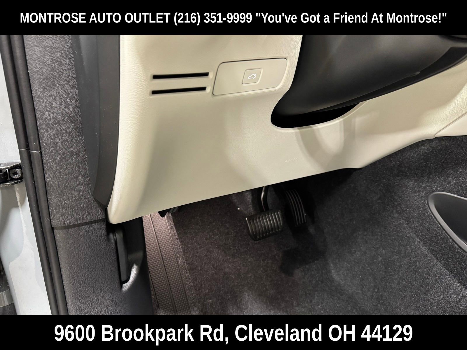 New 2026 Volvo XC40 B5 Plus w/ Protection Package Premier image 15