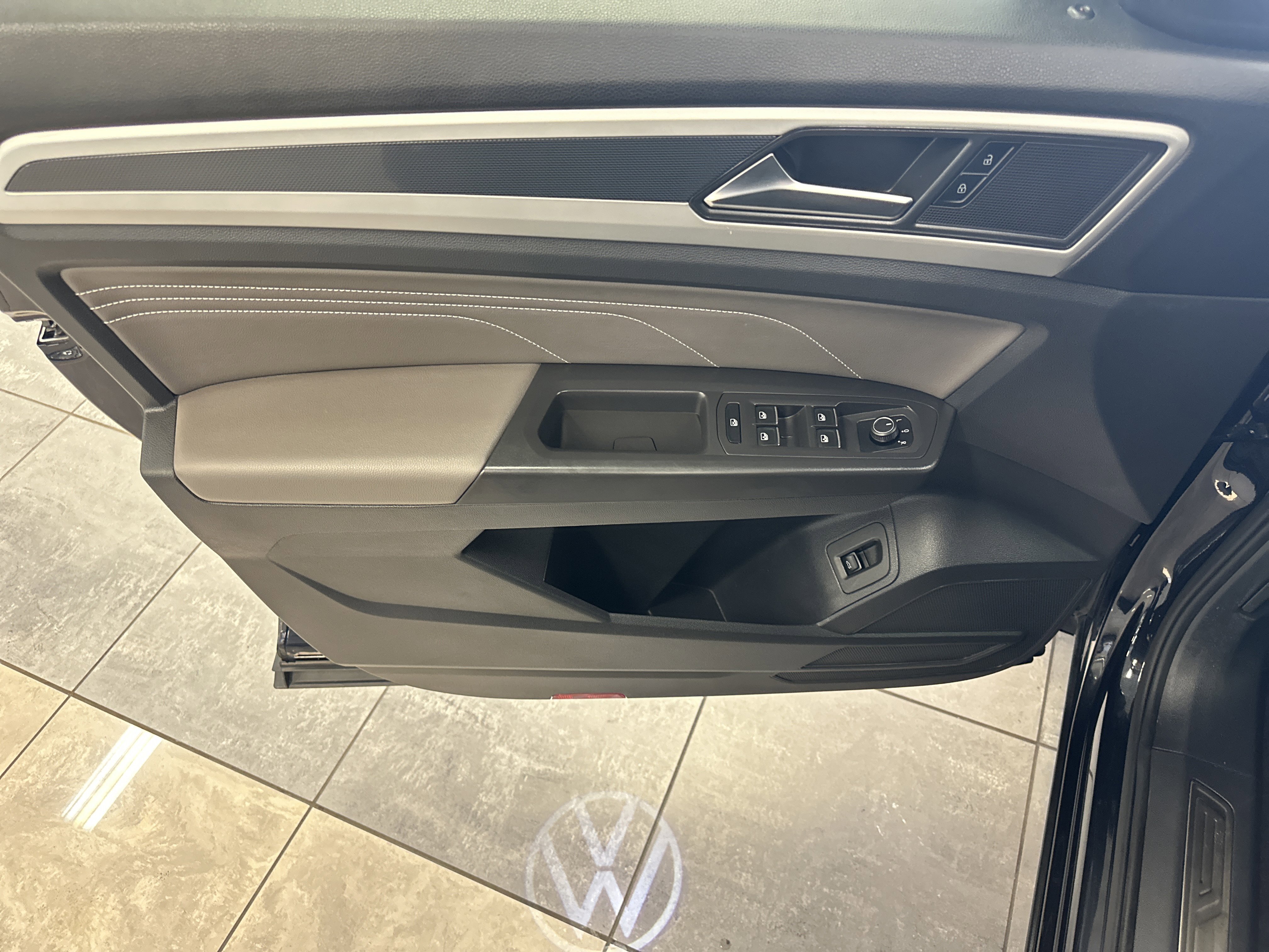 Used 2023 Volkswagen Atlas Cross Sport SEL image 22