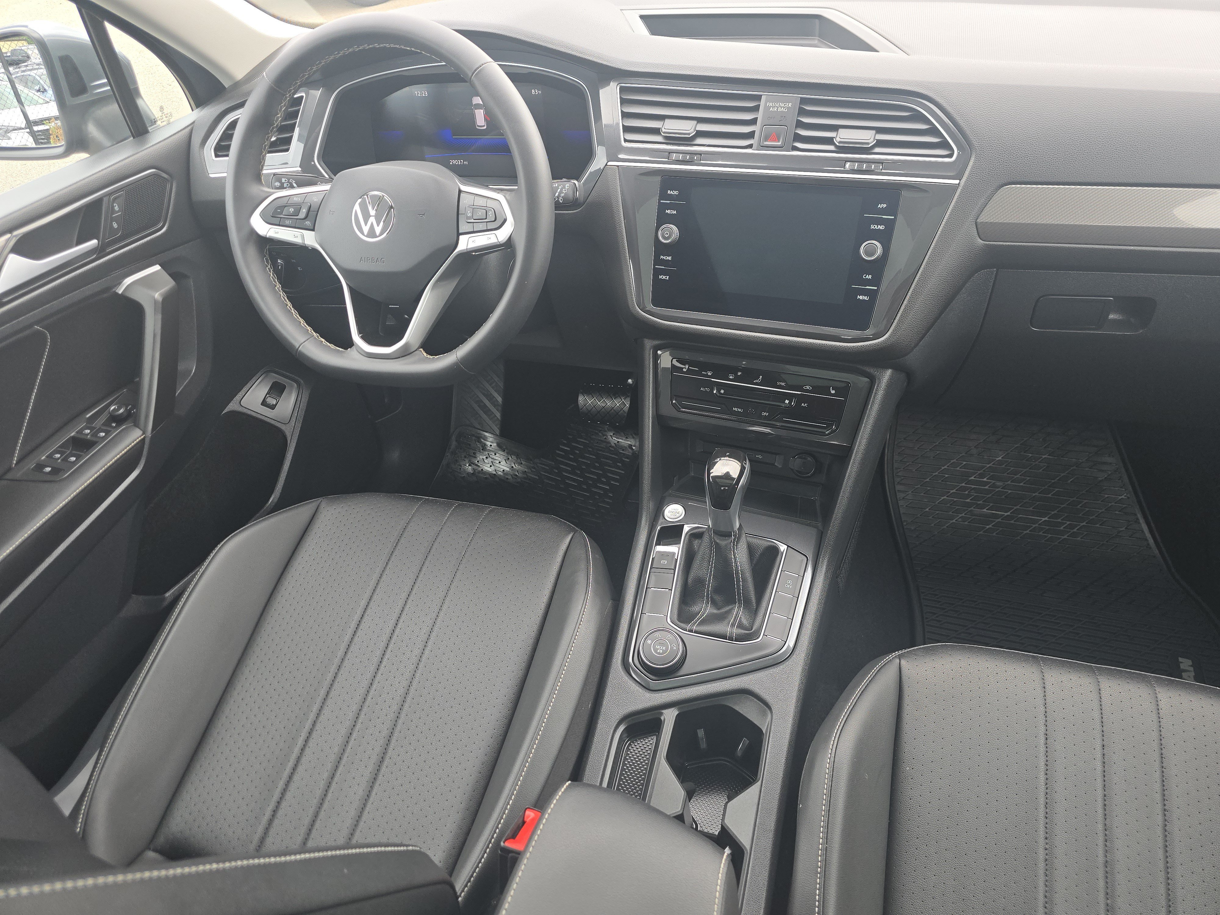 Certified 2024 Volkswagen Tiguan SE AWD/4WD image 19