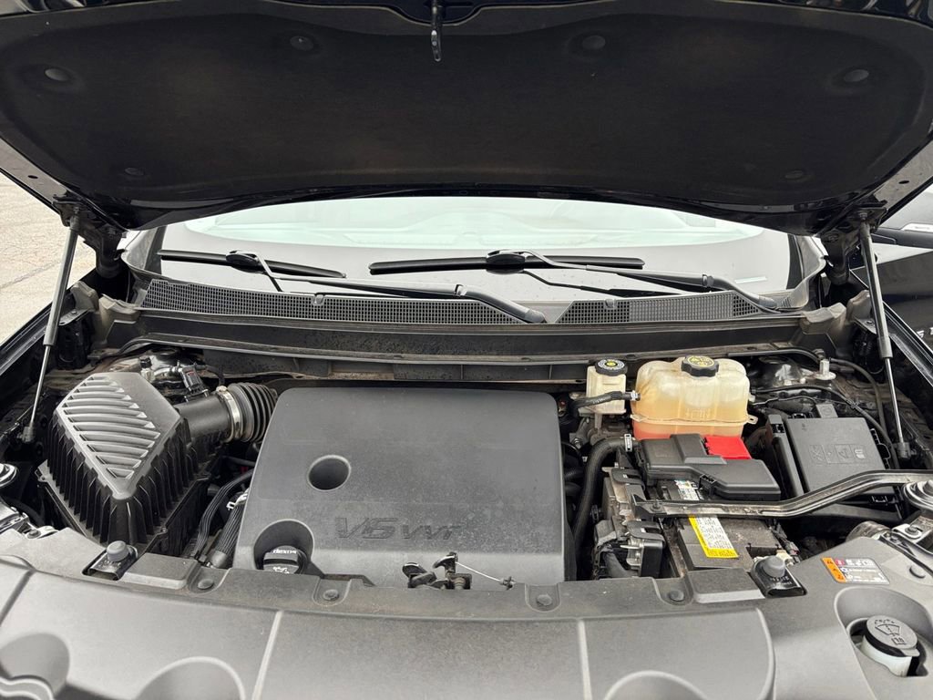 Used 2021 Chevrolet Traverse LT image 25