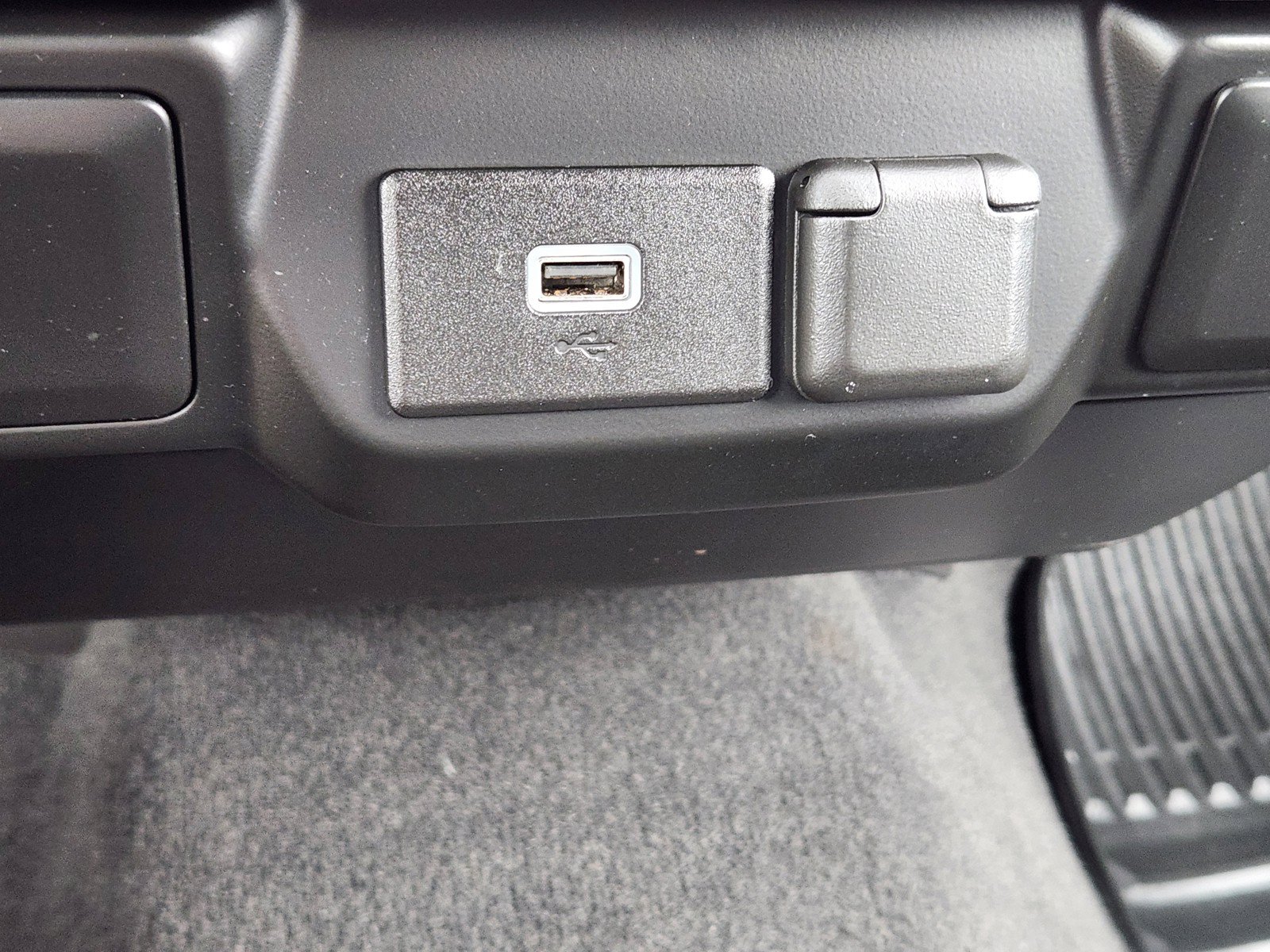 Used 2020 Chevrolet Silverado 1500 Custom w/ Custom Value Package RWD image 20