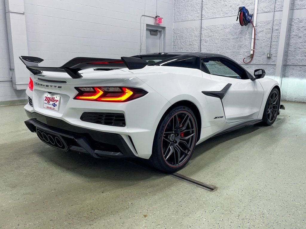 New 2025 Chevrolet Corvette Z06 w/ Z07 Performance Package RWD image 3