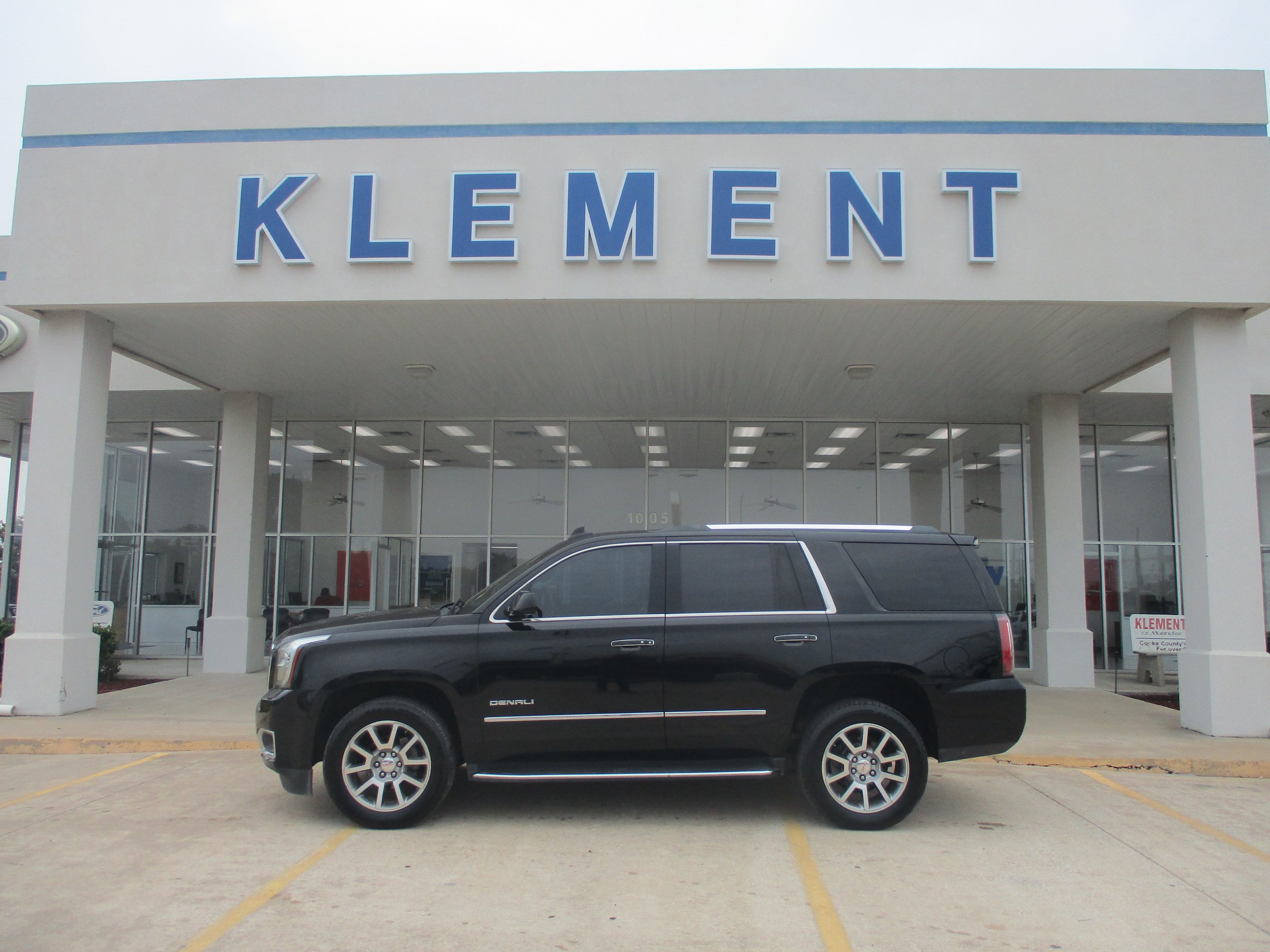 Used 2018 GMC Yukon Denali RWD image 1