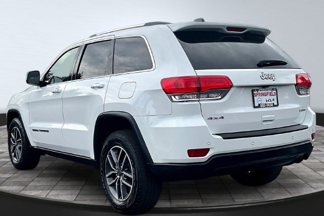 Used 2019 Jeep Grand Cherokee Laredo w/ Laredo X Package AWD/4WD image 4