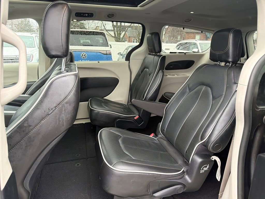 Used 2023 Chrysler Pacifica Limited FWD image 23