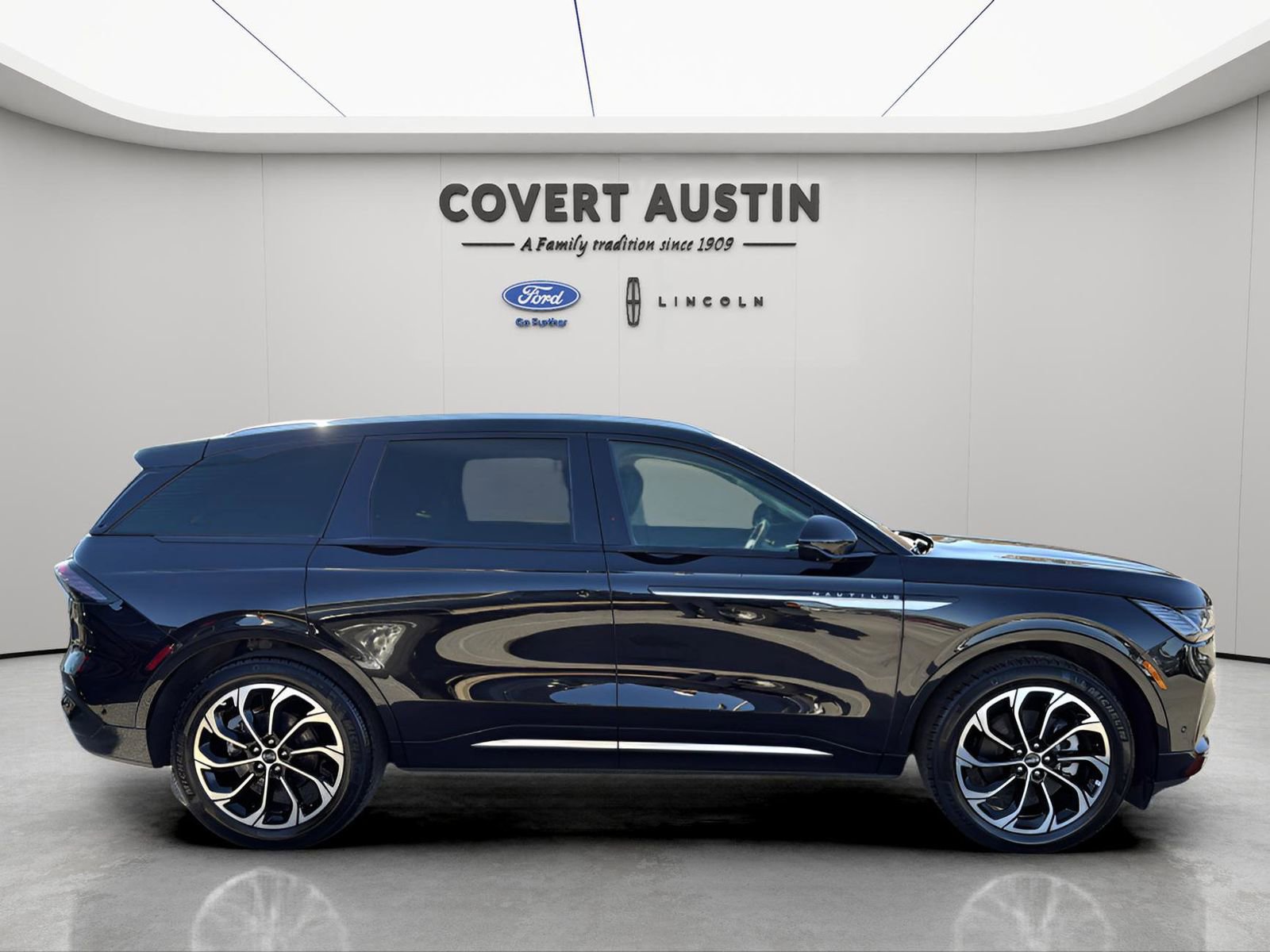 Used 2024 Lincoln Nautilus Reserve image 6