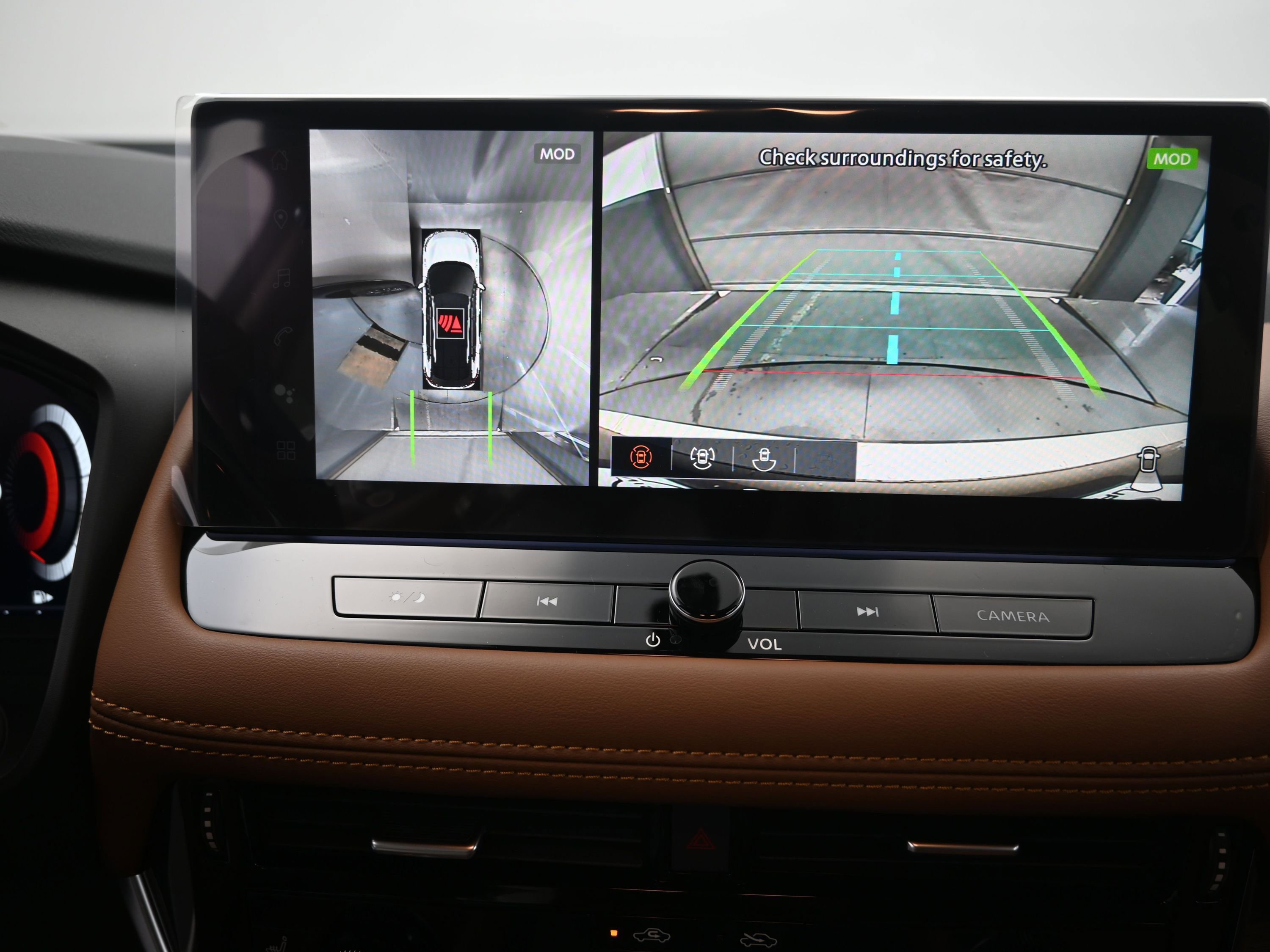 New 2025 Nissan Kicks SR image 13