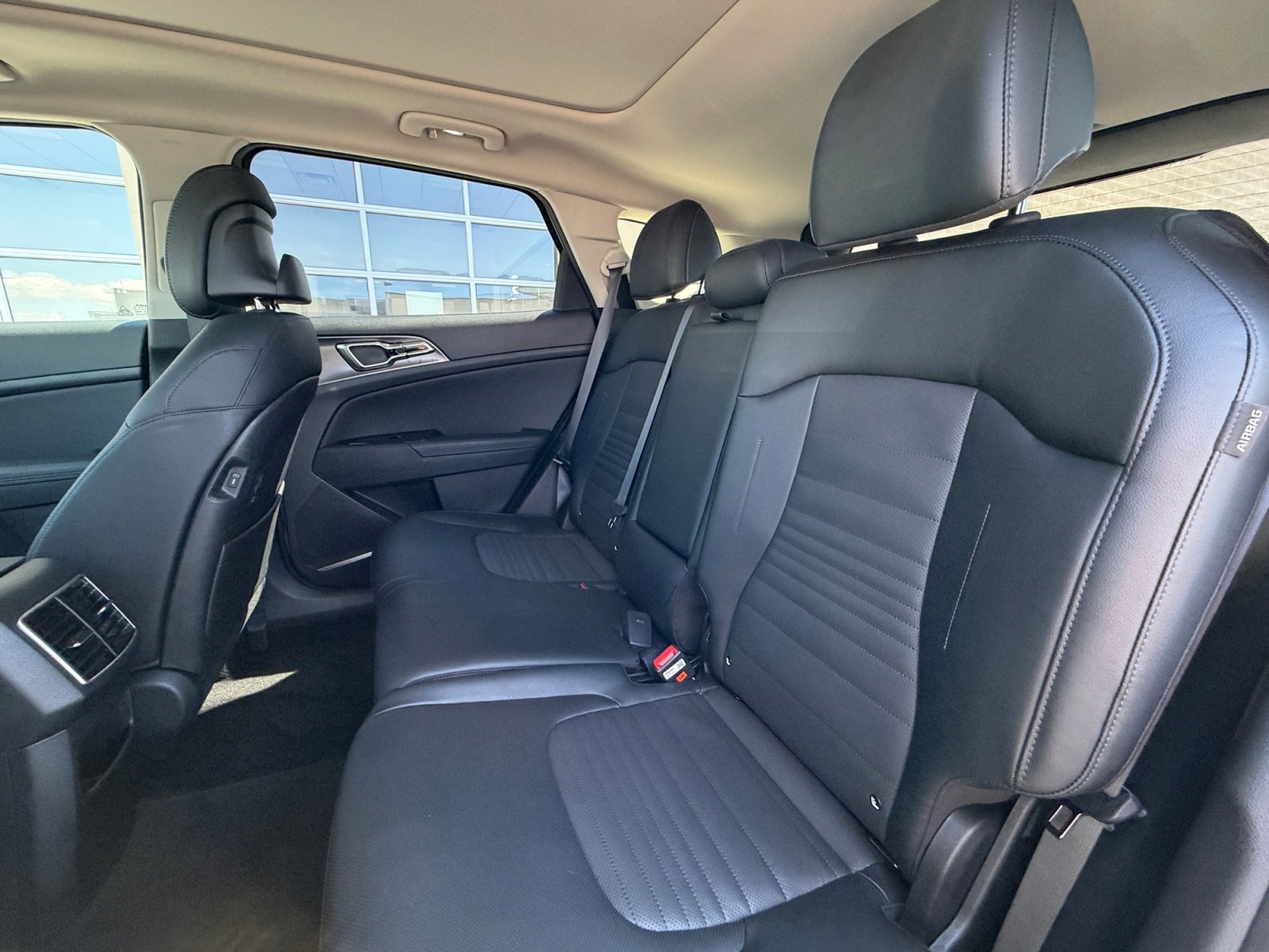 Used 2025 Kia Sportage SX image 17