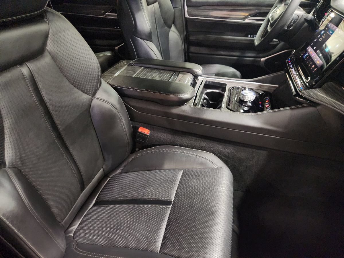 Used 2022 Jeep Wagoneer Series III w/ Flexible Seating Group AWD/4WD image 27