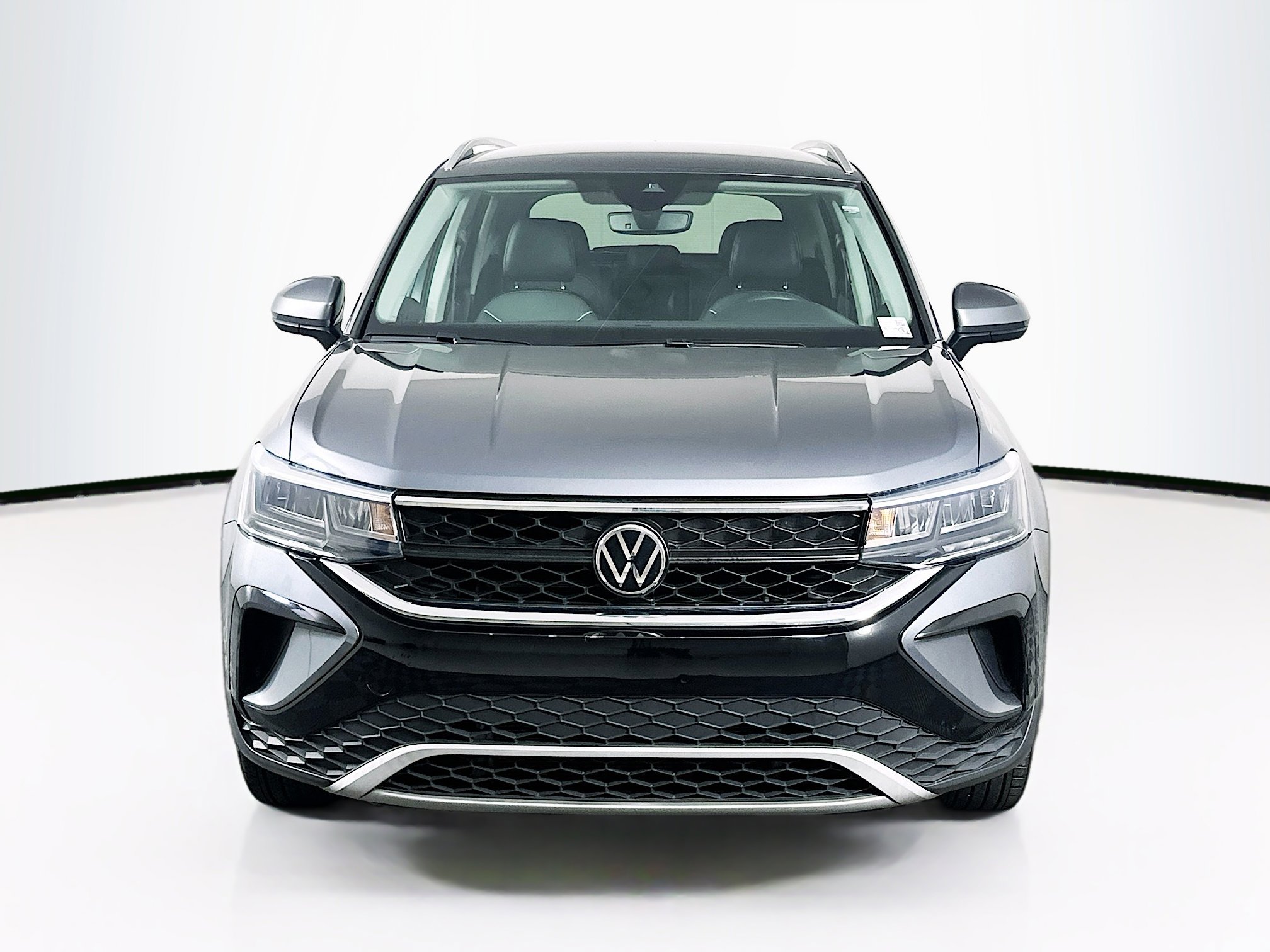 Used 2023 Volkswagen Taos SE image 2