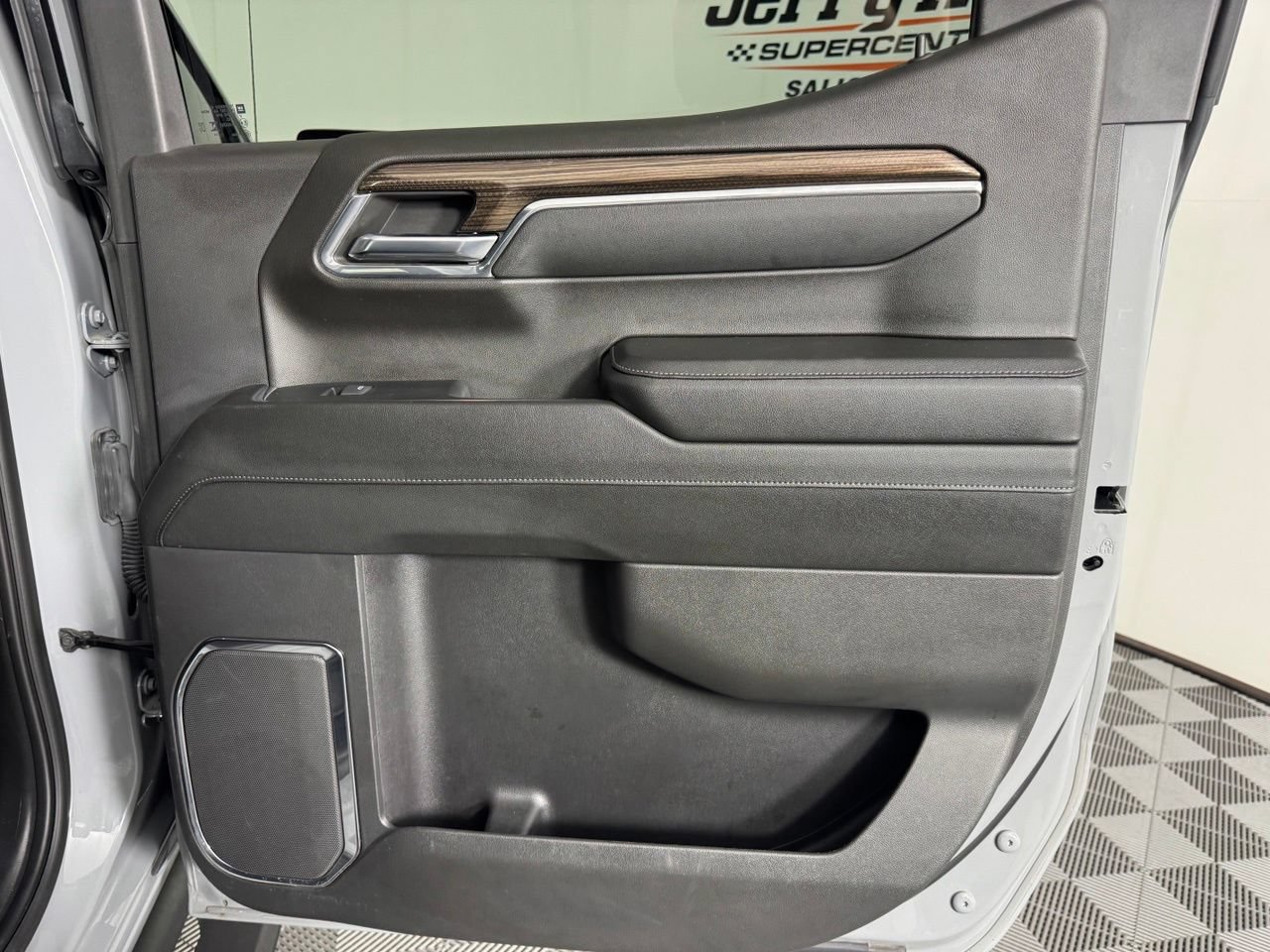 Used 2024 Chevrolet Silverado 1500 LT Trail Boss w/ Convenience Package II AWD/4WD image 31