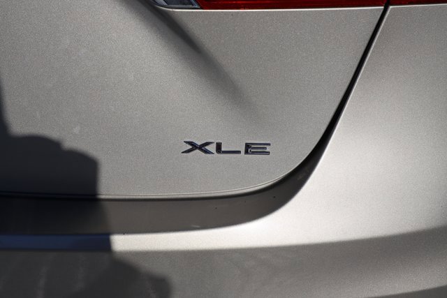 Used 2016 Toyota Avalon Limited image 47