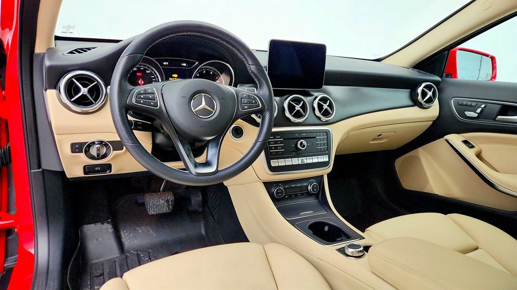 Used 2019 Mercedes-Benz GLA 250 4MATIC w/ Premium Package image 12