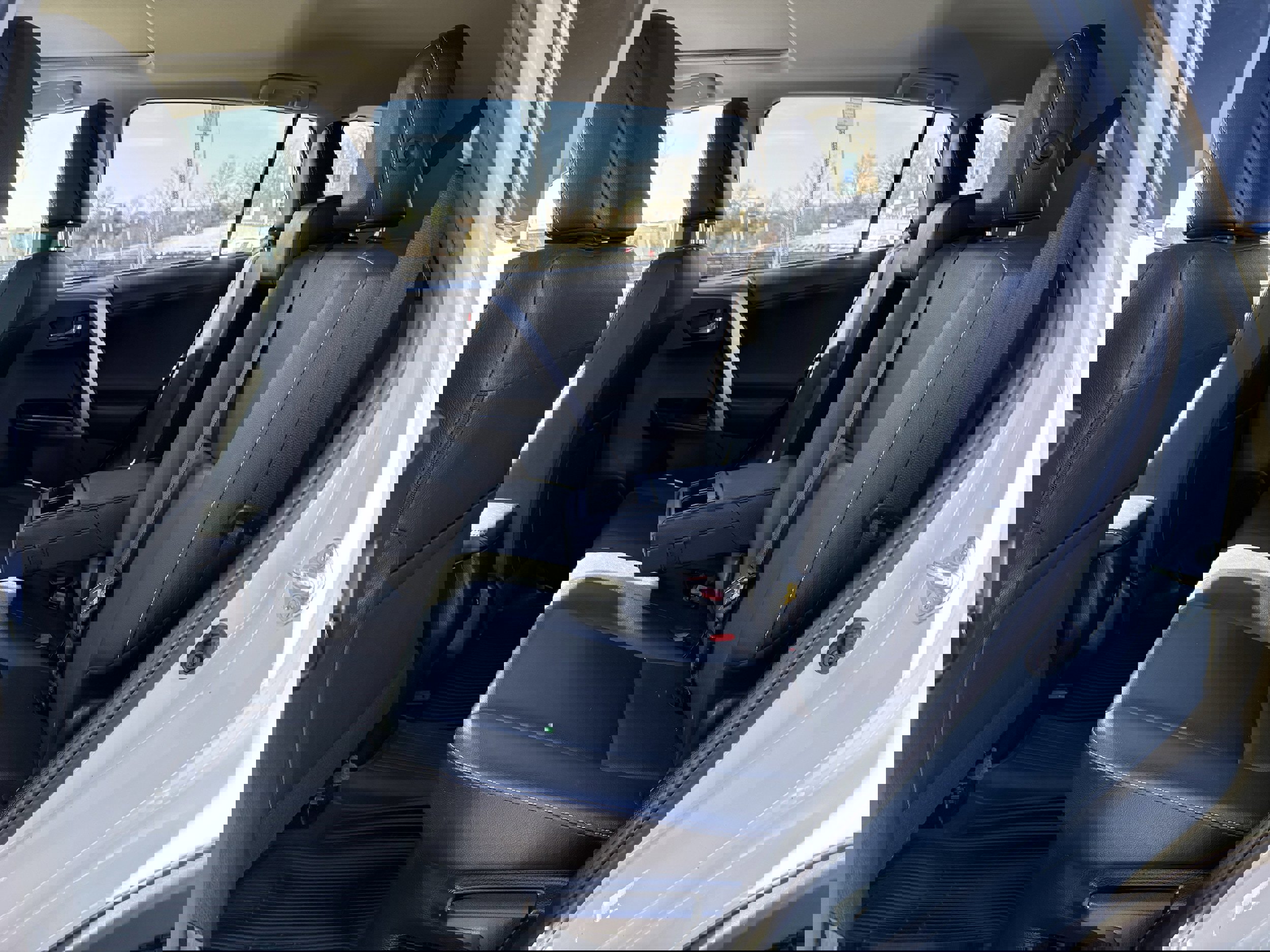 Used 2018 Toyota RAV4 Limited w/ Advanced Technology Package image 32