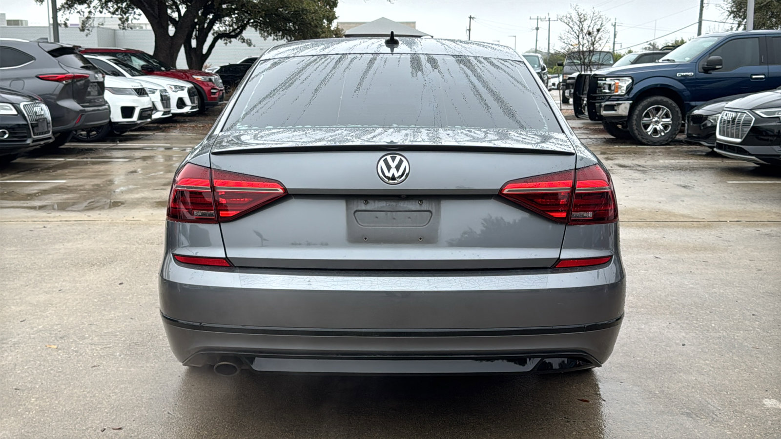 Used 2017 Volkswagen Passat 1.8T R-Line w/ R-Line Lighting Package image 6