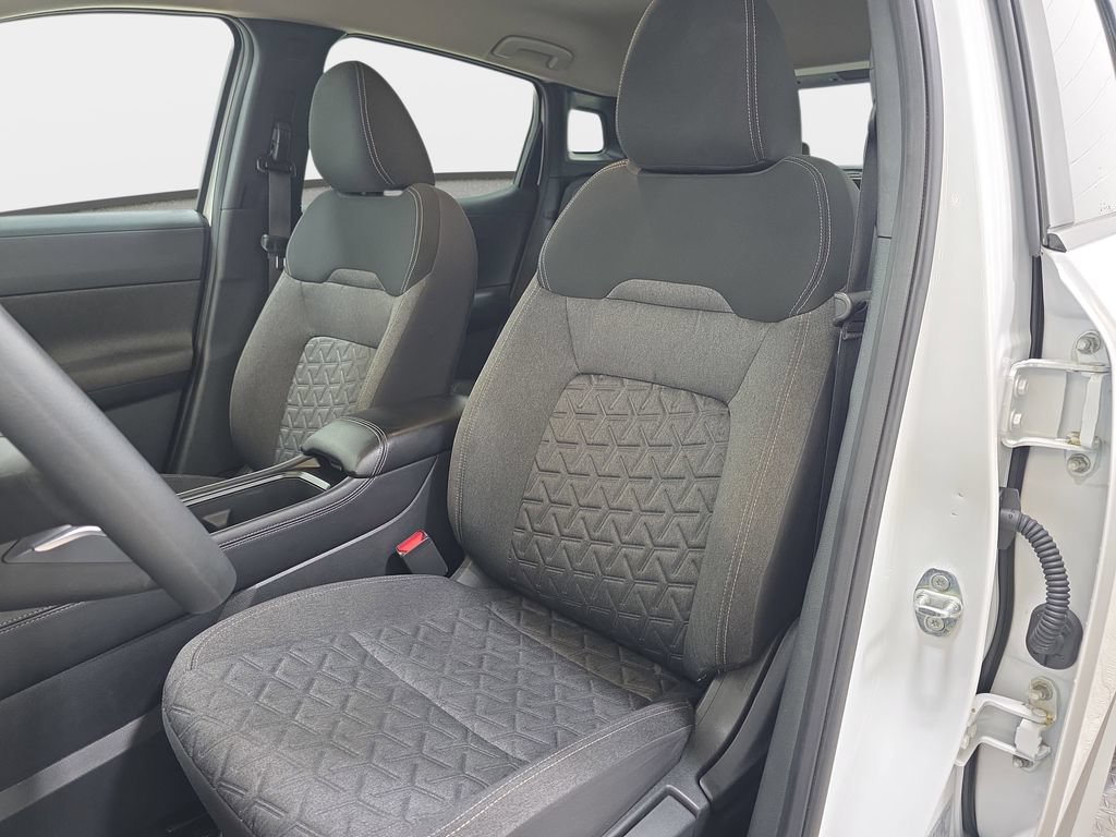 Used 2025 Nissan Kicks SV AWD/4WD image 14