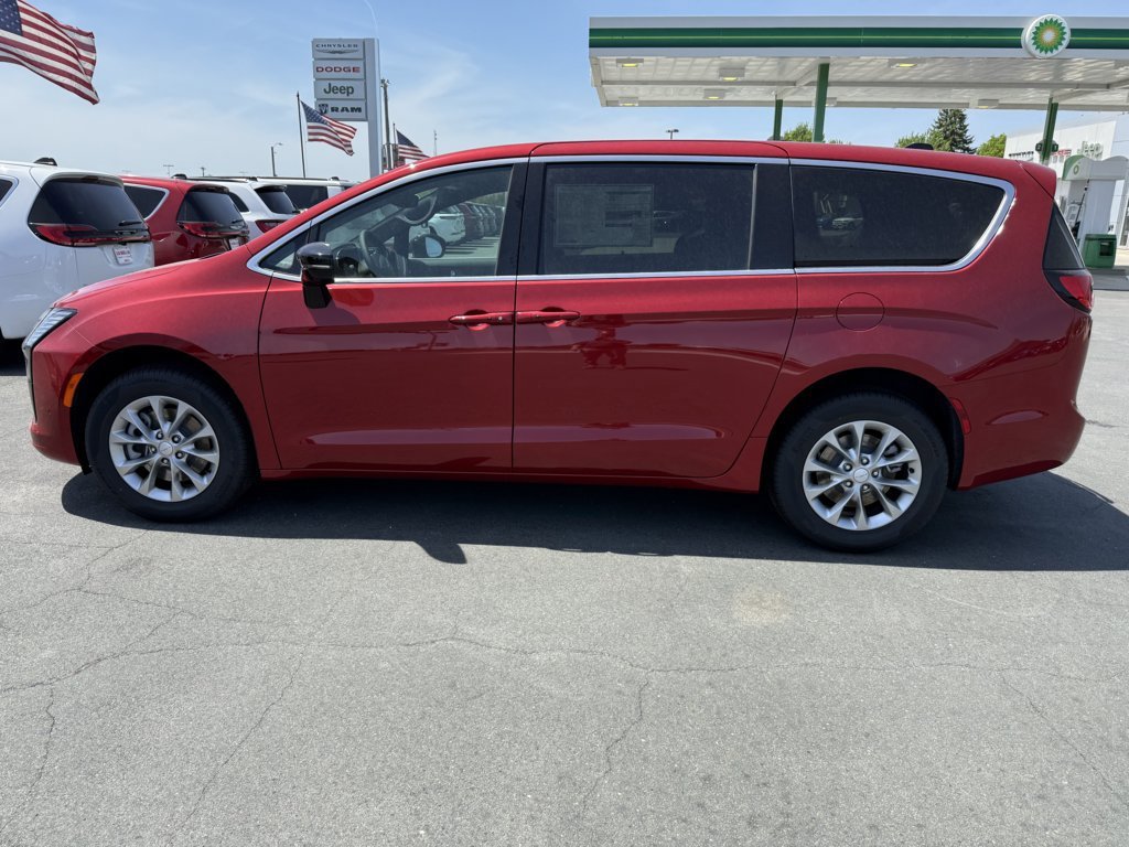 New 2027 Chrysler Pacifica Select AWD/4WD image 5