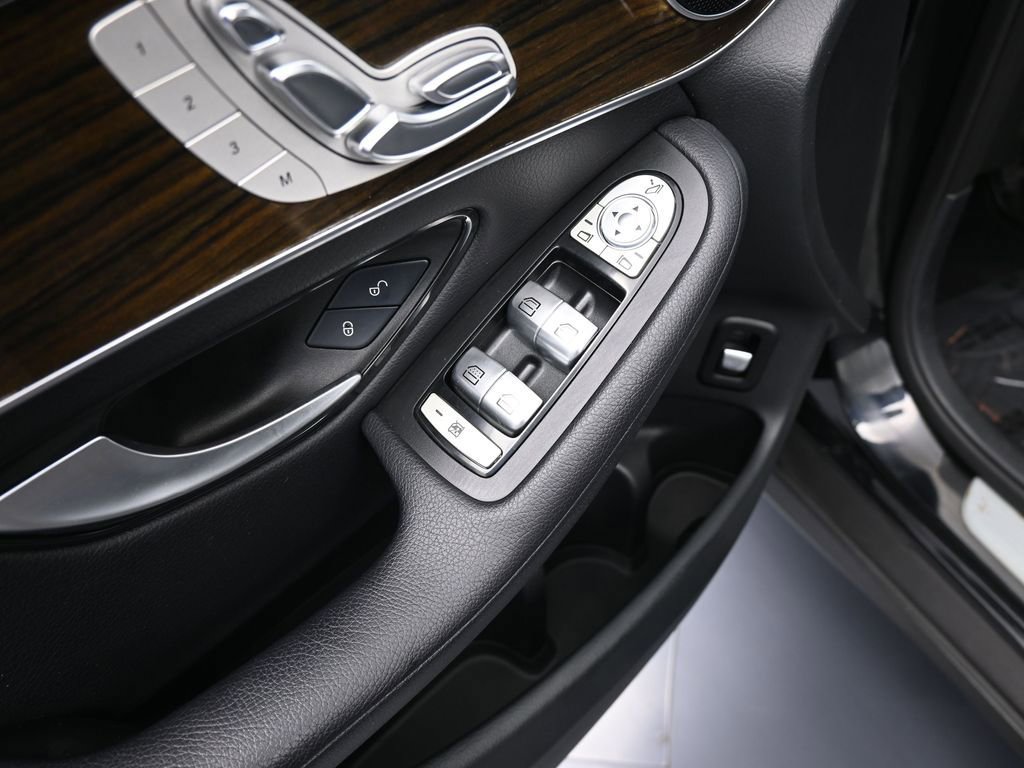 Used 2019 Mercedes-Benz GLC 300 4MATIC image 13