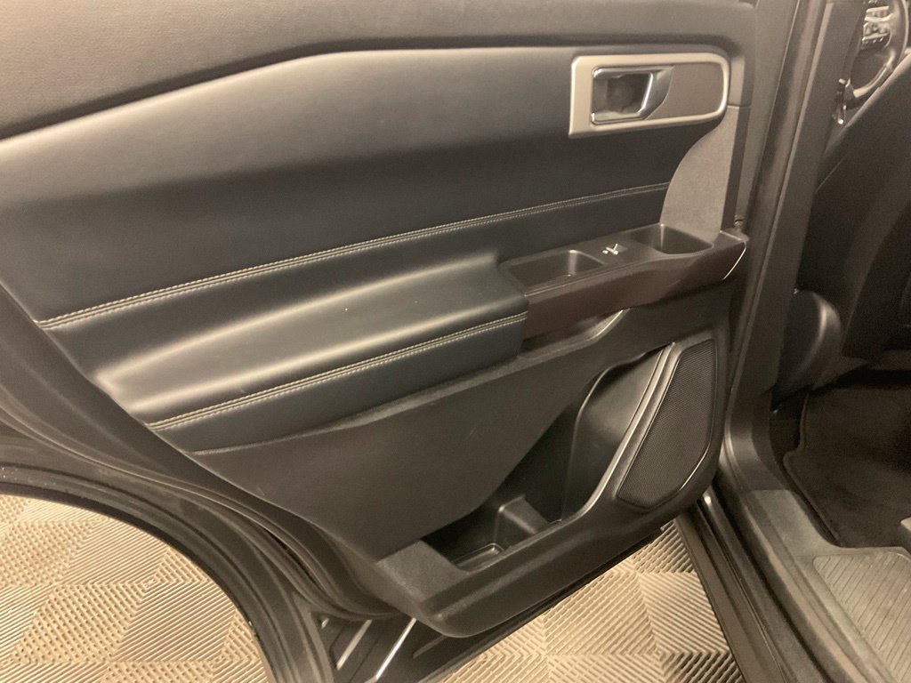 Used 2020 Ford Explorer XLT w/ Equipment Group 202A AWD/4WD image 30