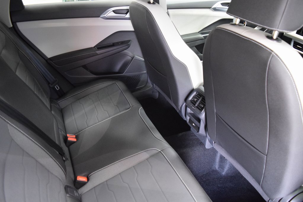 New 2025 Volkswagen Taos SE image 6