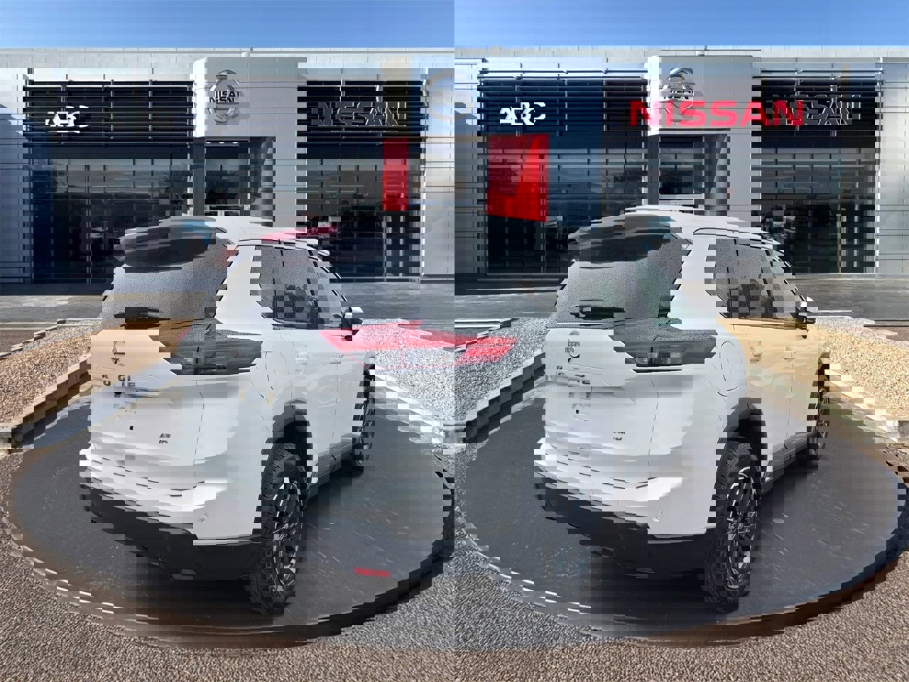 Used 2025 Nissan Rogue SV image 3